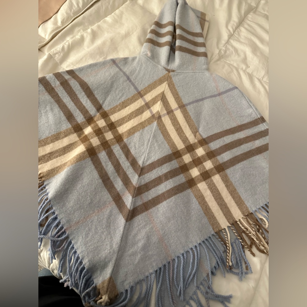 Burberry Cashmere Cape in blue 💙🦋 - Picture 4 of 5